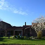 Independant Dans Maison A La Campagne Egliseneuve-pres-Billom