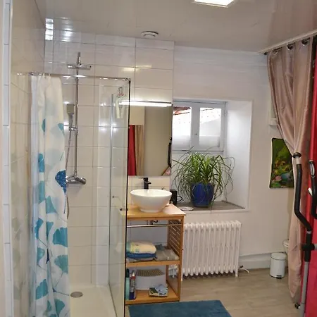 Independant Dans Maison A La Campagne