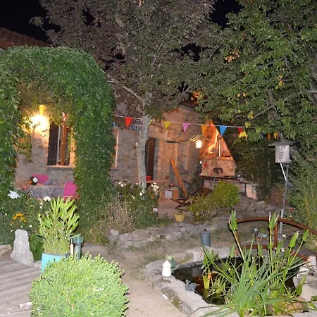 Independant Dans Maison A La Campagne Egliseneuve-pres-Billom