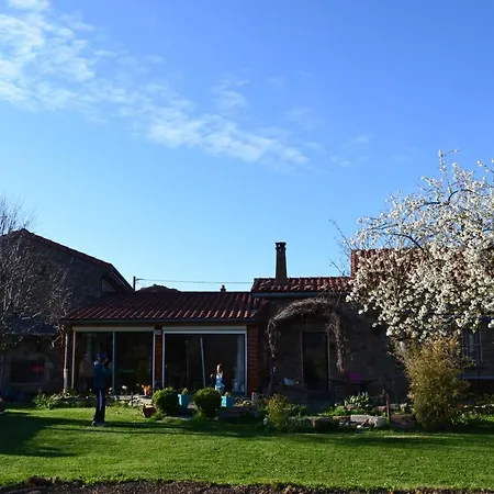 Independant Dans Maison A La Campagne Egliseneuve-pres-Billom