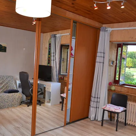 Independant Dans Maison A La Campagne Egliseneuve-pres-Billom