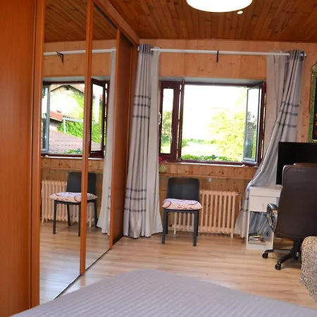 Independant Dans Maison A La Campagne