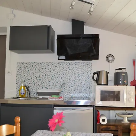 Independant Dans Maison A La Campagne Egliseneuve-pres-Billom