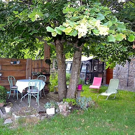 Independant Dans Maison A La Campagne Égliseneuve-près-Billom